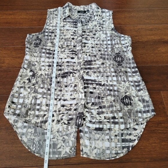 Apt. 9 Sleeveless Button-Up Collared Blouse w/ Back Slit Women's Size M Gray Tan - Picture 7 of 7